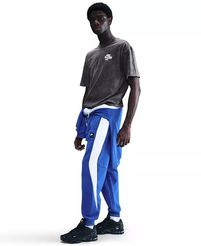 Мужская футболка с коротким рукавом и логотипом Sportswear Nike, черный
Мужская футболка с коротким рукавом и логотипом Sportswear Nike, черный