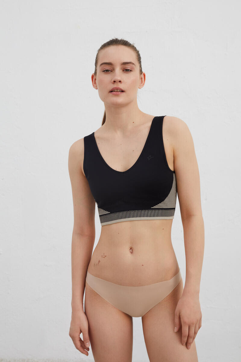 В упаковке 2 трусика телесного цвета. Dash and Stars, светло-бежевый
В упаковке 2 трусика телесного цвета. Dash and Stars, светло-бежевый