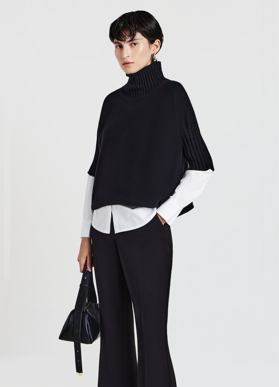 Джемпер Calliope CON COLLO CRATERE E MANICHE 3/4, Ultrablack/Black
Джемпер Calliope CON COLLO CRATERE E MANICHE 3/4, Ultrablack/Black