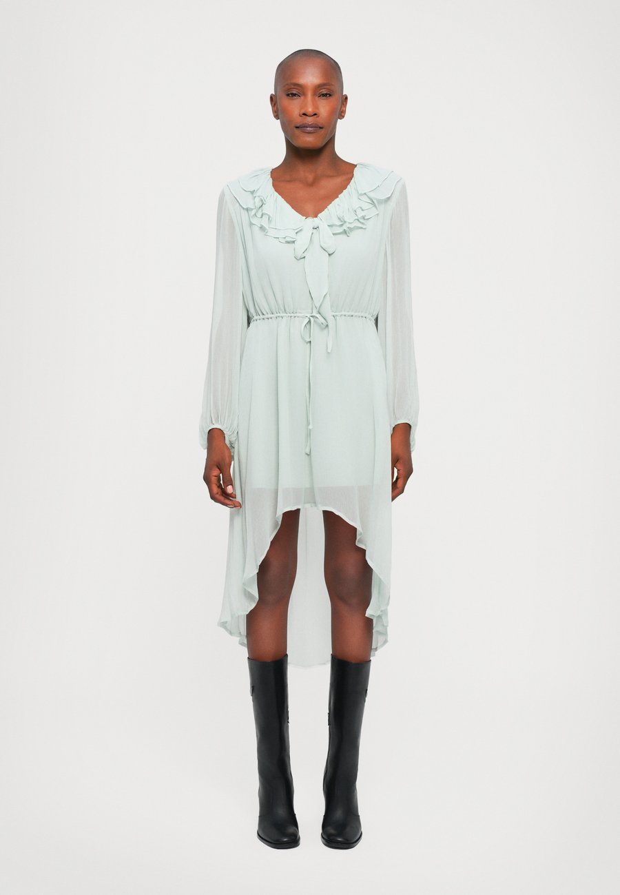 Платье DESIGNERS REMIX IOLA RUFFLE DRESS, Dusty Mint/Light Green
Платье DESIGNERS REMIX IOLA RUFFLE DRESS, Dusty Mint/Light Green