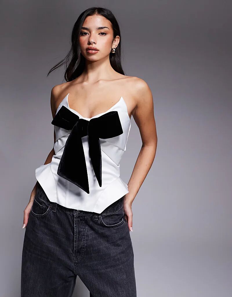 Корсетный топ из атласа ASOS LUXE с бархатным бантом белого цвета
Корсетный топ из атласа ASOS LUXE с бархатным бантом белого цвета