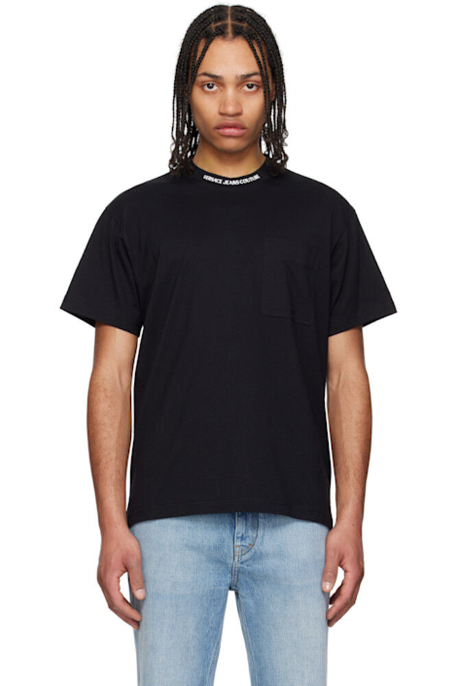 Футболка с черным логотипом на воротнике Versace Jeans Couture
Футболка с черным логотипом на воротнике Versace Jeans Couture