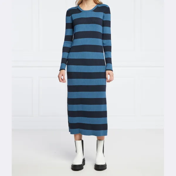 Вязаное платье Pepe Jeans London, синий
Вязаное платье Pepe Jeans London, синий