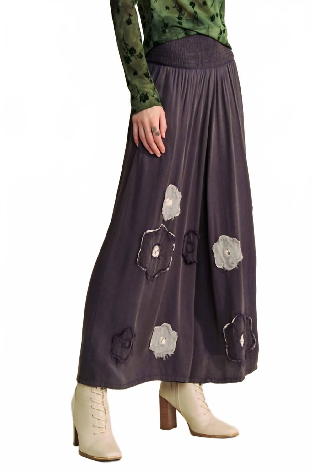 Широкие брюки с цветочными нашивками, эффект состаренности, цвет древесный уголь DAVI & DANI, Charcoal
Широкие брюки с цветочными нашивками, эффект состаренности, цвет древесный уголь DAVI & DANI, Charcoal