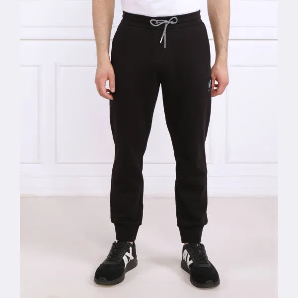 Спортивные брюки стандартного кроя Armani Exchange, черный 
Спортивные брюки стандартного кроя Armani Exchange, черный