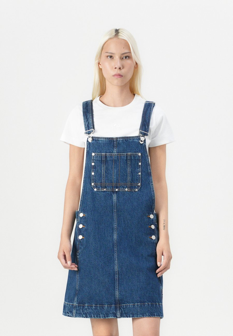 Платье 7 for all mankind DUNGAREE DRESS, Le Blue/Blue Denim
Платье 7 for all mankind DUNGAREE DRESS, Le Blue/Blue Denim