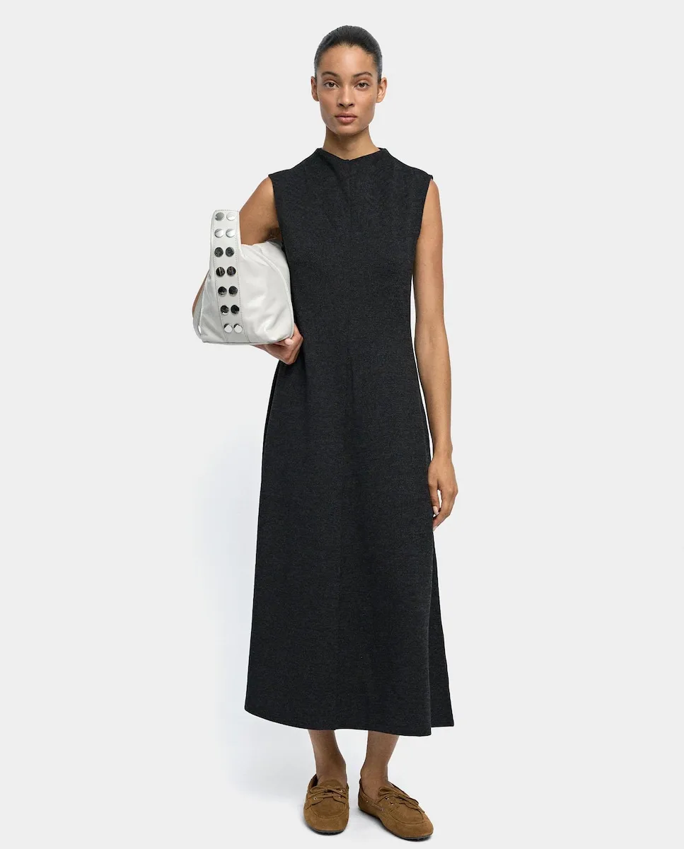 Длинное платье свободного кроя, однотонное Parfois, черный
Длинное платье свободного кроя, однотонное Parfois, черный