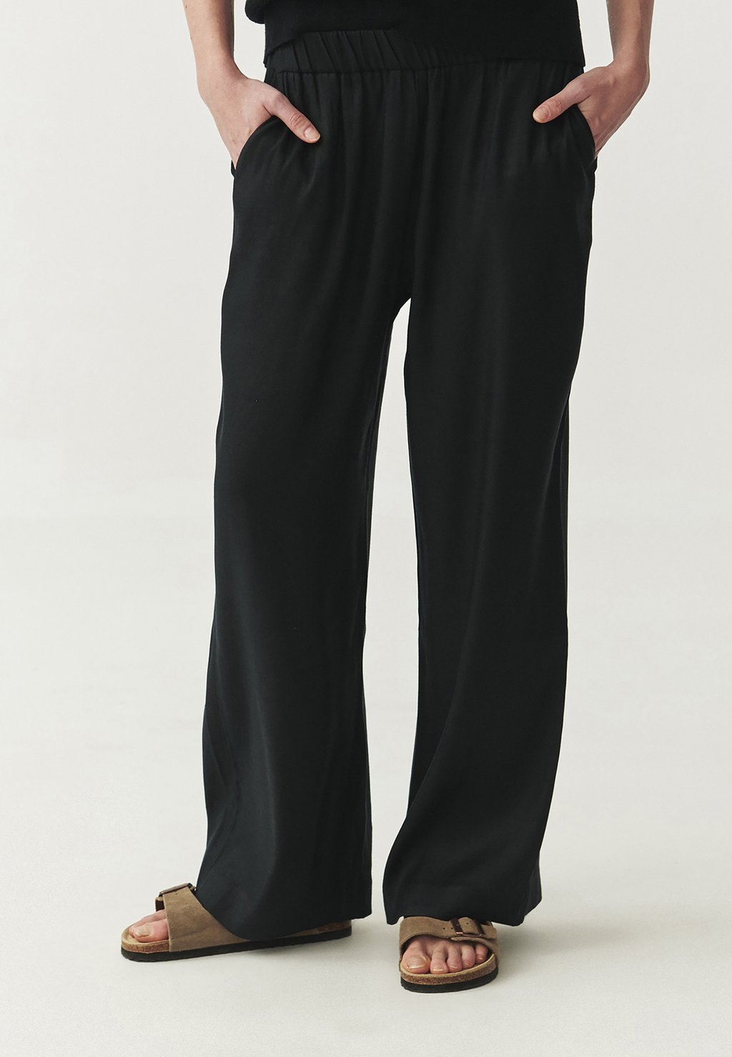 Брюки NERJA TATUUM, черный
Брюки NERJA TATUUM, черный