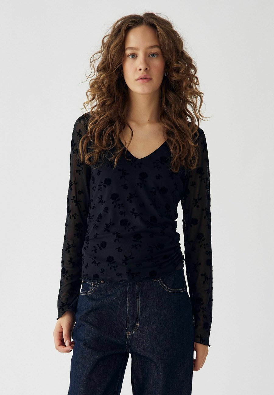 Блуза Noella Blouse, Clarity Black Print/Black
Блуза Noella Blouse, Clarity Black Print/Black