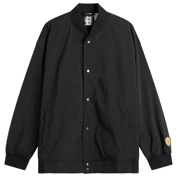 Куртка «Манчестер Юнайтед» с каменными розами X Adidas, черный
Куртка «Манчестер Юнайтед» с каменными розами X Adidas, черный