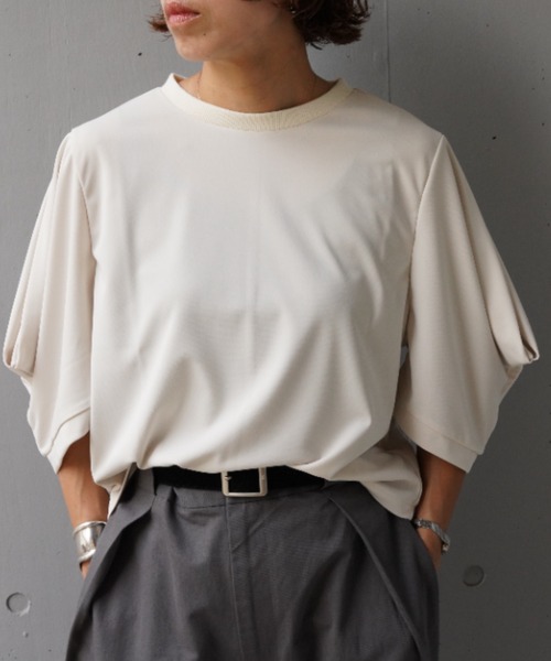 Топ с драпировкой и заправленными рукавами DROIT BELLO, цвет слоновая кость
Топ с драпировкой и заправленными рукавами DROIT BELLO, цвет слоновая кость