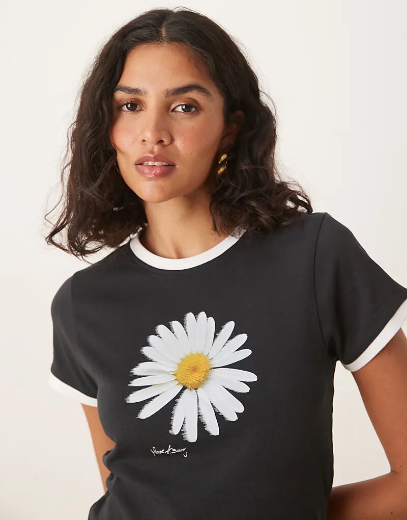 Эксклюзивная детская футболка с рисунком ромашек от House of Sunny черного цвета
Эксклюзивная детская футболка с рисунком ромашек от House of Sunny черного цвета