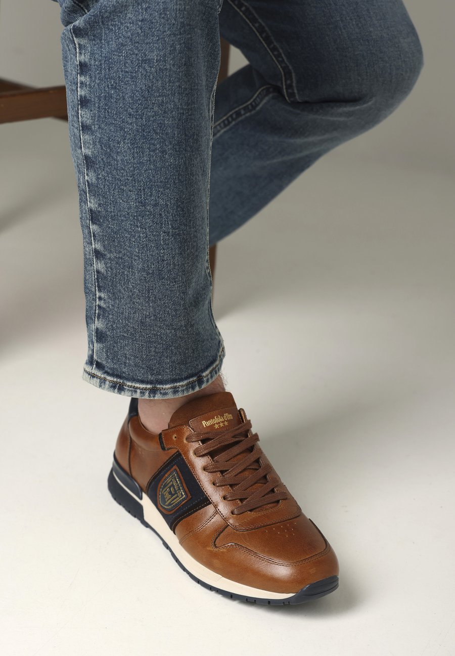 Кроссовки Pantofola d'Oro SNEAKER SANGANO, Round/Cognac
Кроссовки Pantofola d'Oro SNEAKER SANGANO, Round/Cognac