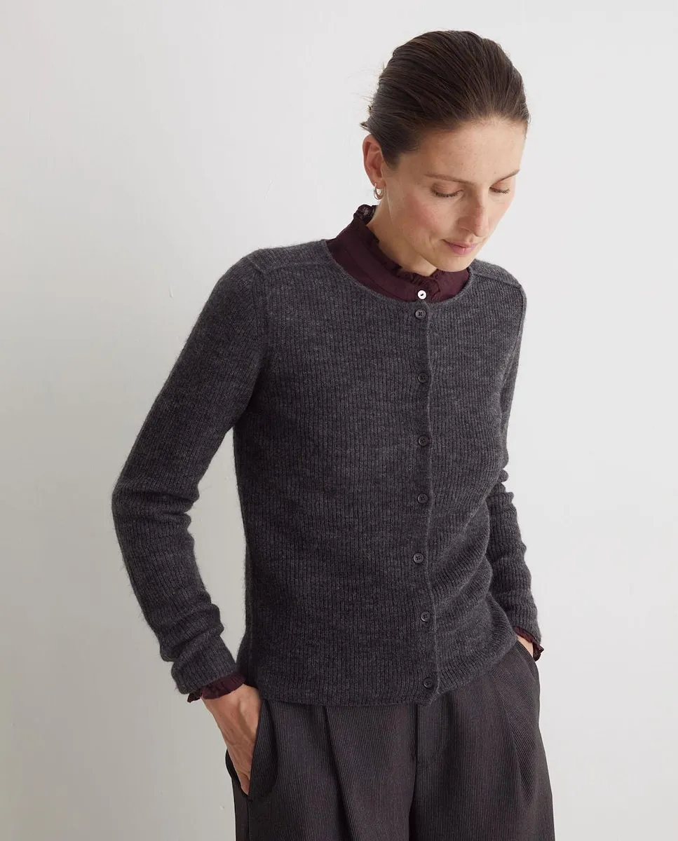 Женский кардиган с застежкой на пуговицы и круглым вырезом Yerse, темно-серый
Женский кардиган с застежкой на пуговицы и круглым вырезом Yerse, темно-серый