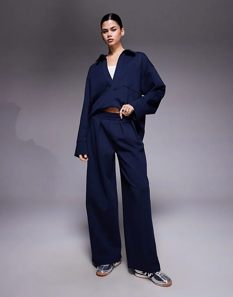 Широкие брюки-джоггеры ASOS DESIGN из комбинезона темно-синего цвета
Широкие брюки-джоггеры ASOS DESIGN из комбинезона темно-синего цвета