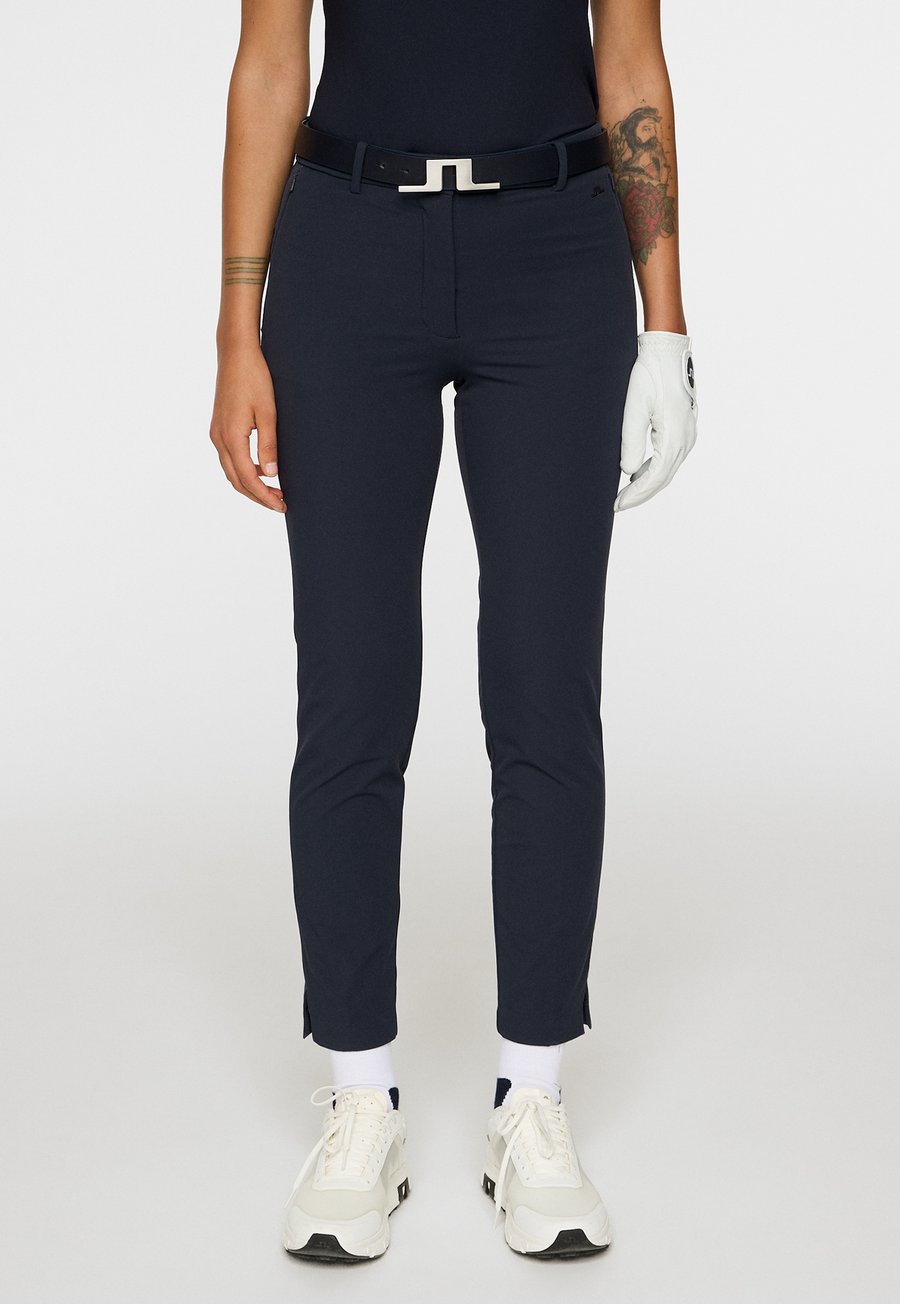 Брюки J.LINDEBERG Sports LEI TWILL , Jl Navy/Blue
Брюки J.LINDEBERG Sports LEI TWILL , Jl Navy/Blue