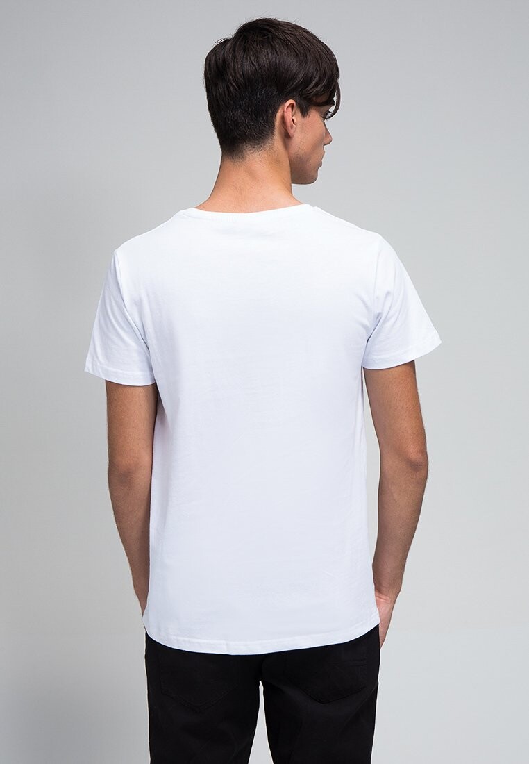 Базовая футболка LEATHER IMITATION POCKET Urban Classics, белый 
Базовая футболка LEATHER IMITATION POCKET Urban Classics, белый