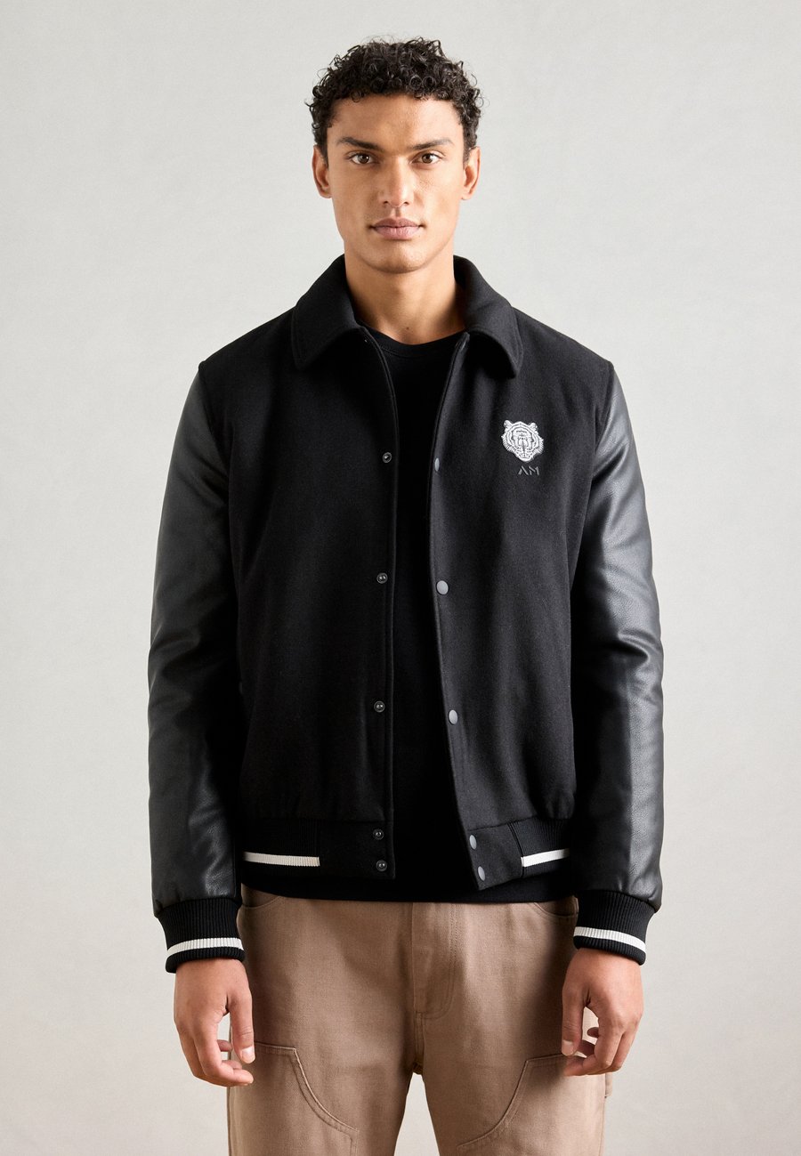 Куртка Antony Morato COAT REGULAR FIT WITH SLEEVES, Black
Куртка Antony Morato COAT REGULAR FIT WITH SLEEVES, Black