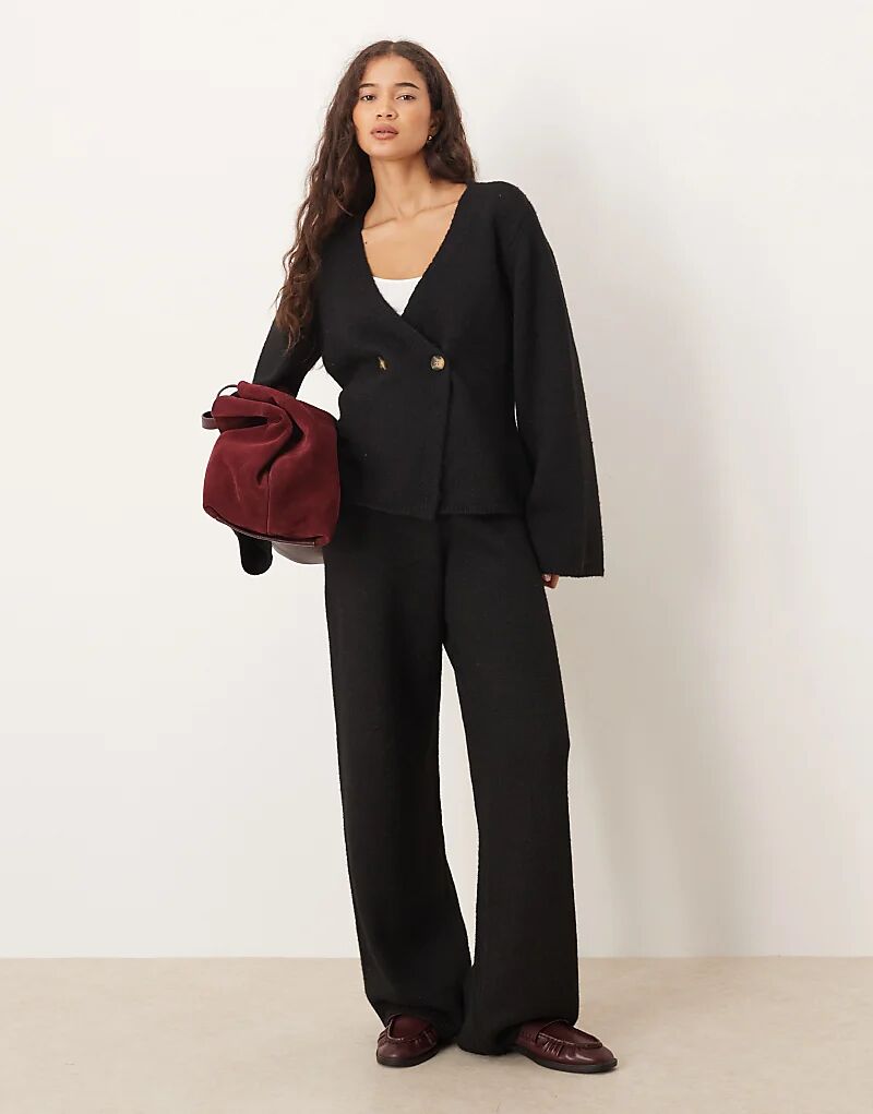 Широкие трикотажные брюки YAS черного цвета
Широкие трикотажные брюки YAS черного цвета