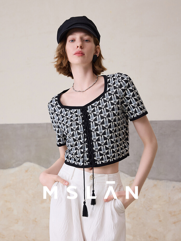 Футболка укороченная Mslan облегающая, черный
Футболка укороченная Mslan облегающая, черный