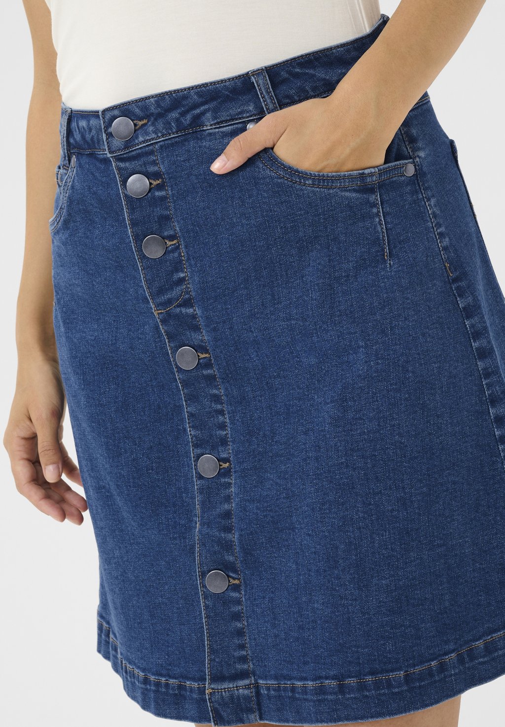 Джинсовая юбка CULEA AMI SHORT - A-line skirt Culture, цвет Medium Blue Wash
Джинсовая юбка CULEA AMI SHORT - A-line skirt Culture, цвет Medium Blue Wash