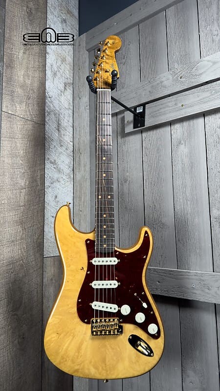 Электрогитара Fender Artisan Maple Burl Strat NOS, Ebony Madagascar Fingerboard, Aged Natural Electric Guitar 9235000851
Электрогитара Fender Artisan Maple Burl Strat NOS, Ebony Madagascar Fingerboard, Aged Natural Electric Guitar 9235000851