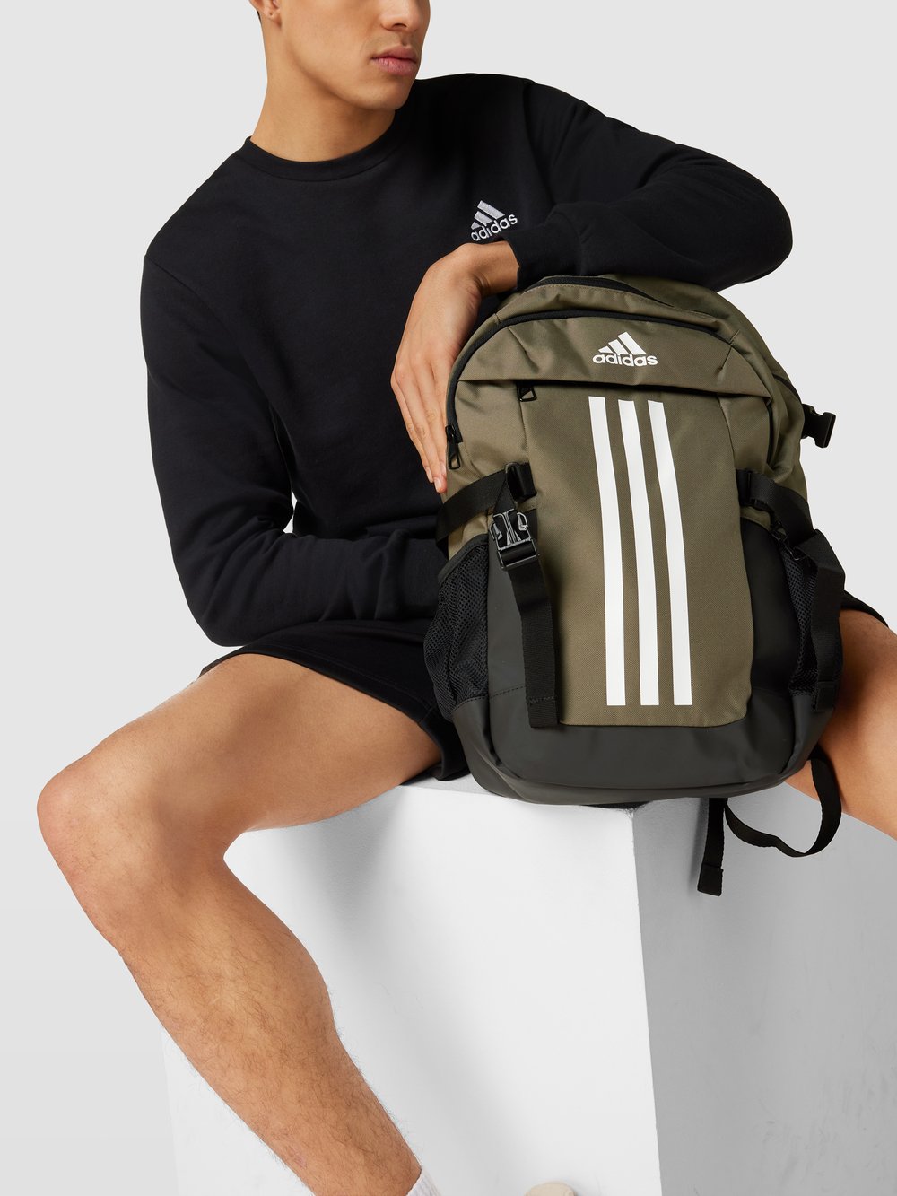 Рюкзак с этикеткой, модель «POWER VI» ADIDAS SPORTSWEAR, оливковый
Рюкзак с этикеткой, модель «POWER VI» ADIDAS SPORTSWEAR, оливковый