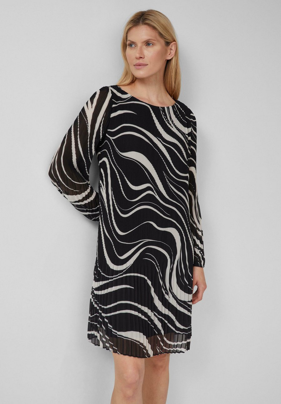 Платье s.Oliver BLACK LABEL Day dress, Schwarz/Black
Платье s.Oliver BLACK LABEL Day dress, Schwarz/Black