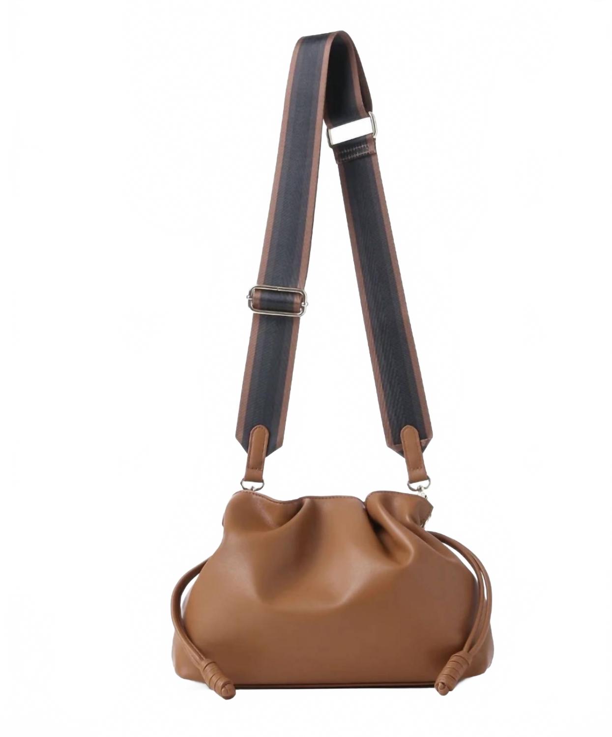 HAUTE SHORE Сумка-кроссбоди Taylor Convertible, цвет Saddle
HAUTE SHORE Сумка-кроссбоди Taylor Convertible, цвет Saddle