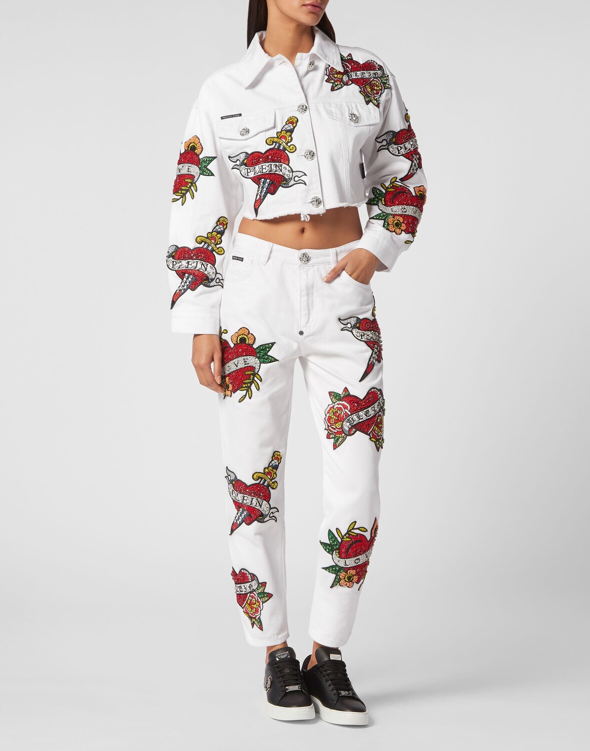 УКОРОЧЕННАЯ ДЖИНСОВАЯ КУРТКА LOVE CRYSTALS Philipp Plein, цвет Summer Snow
УКОРОЧЕННАЯ ДЖИНСОВАЯ КУРТКА LOVE CRYSTALS Philipp Plein, цвет Summer Snow