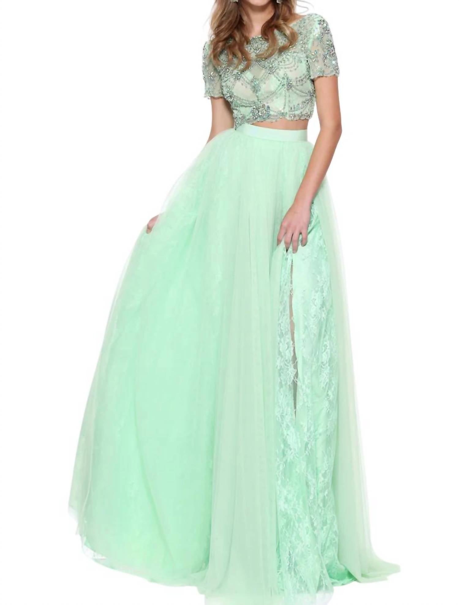 Платье выпускного вечера из кружева и тюля с бусинами светло-зеленого цвета Sherri Hill
Платье выпускного вечера из кружева и тюля с бусинами светло-зеленого цвета Sherri Hill