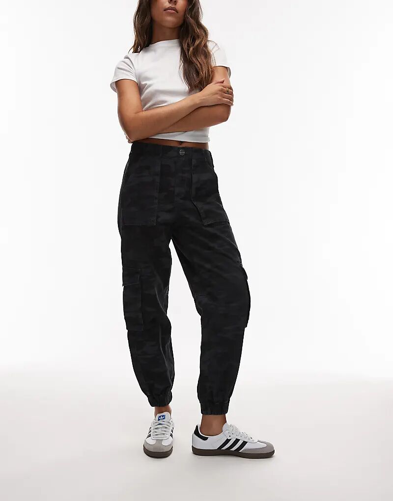 Темно-синие джинсовые брюки с камуфляжным принтом Allsaints Freda - MBLUE
Темно-синие джинсовые брюки с камуфляжным принтом Allsaints Freda - MBLUE