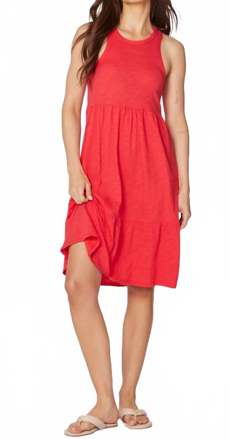 Многоуровневое платье-трапеция с майкой в терракотовом цвете Bobi, красный
Многоуровневое платье-трапеция с майкой в терракотовом цвете Bobi, красный