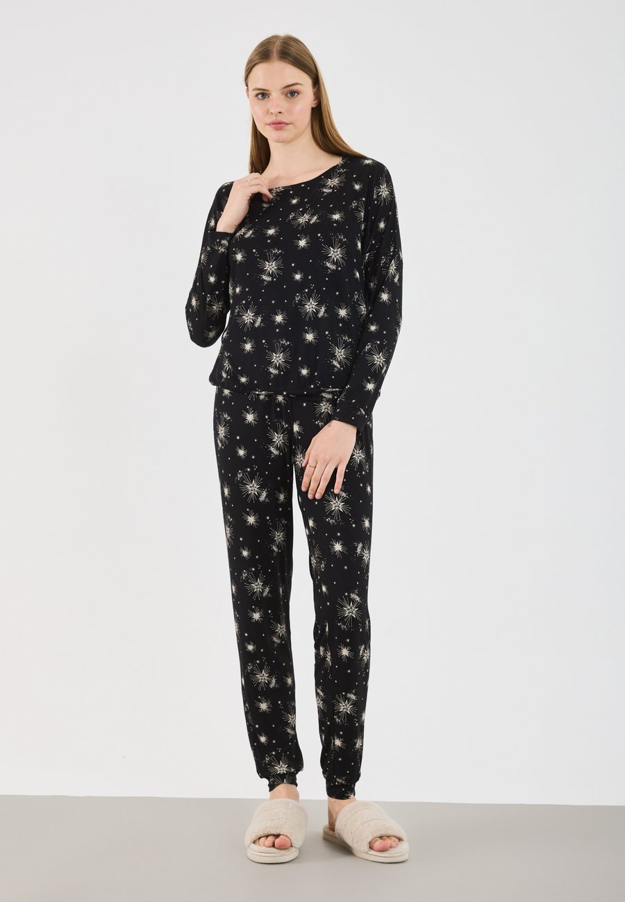 Пижамный комплект Even&Odd SET, Black
Пижамный комплект Even&Odd SET, Black