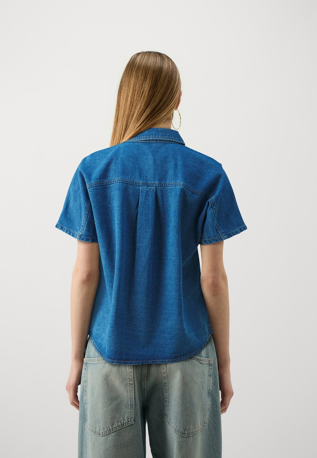 Рубашка Onlkarla ONLY, джинсовая, синего цвета
Рубашка Onlkarla ONLY, джинсовая, синего цвета