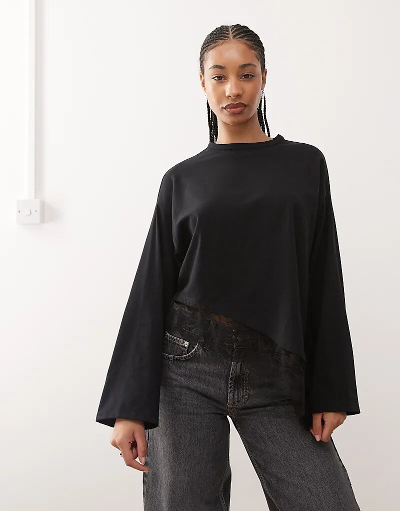 Топ Reclaimed Vintage с расклешенными рукавами и асимметричным кружевным подолом черного цвета
Топ Reclaimed Vintage с расклешенными рукавами и асимметричным кружевным подолом черного цвета