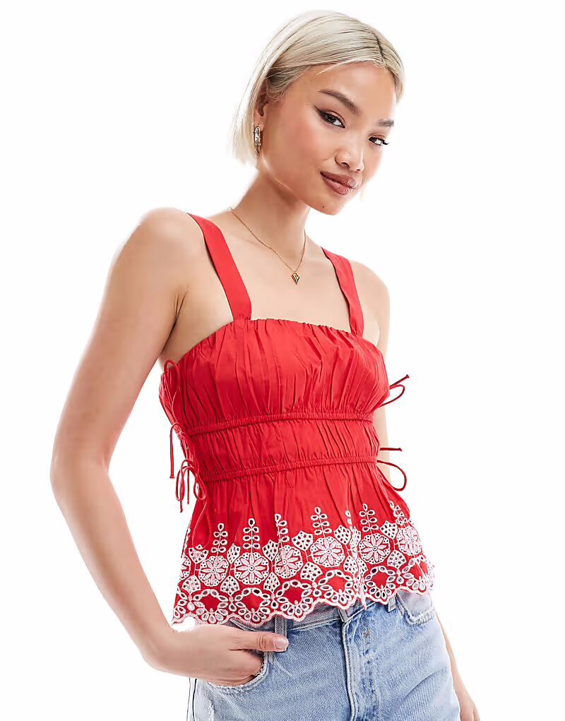 Топ New Look с вышитым подолом и бретельками красного цвета
Топ New Look с вышитым подолом и бретельками красного цвета
