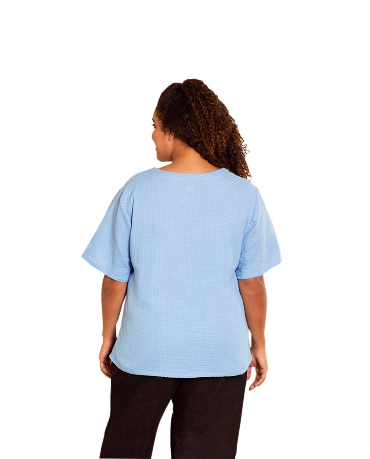 Хлопковый топ Ameli с V-образным вырезом и короткими рукавами - Plus In Vista On The Plus Side
Хлопковый топ Ameli с V-образным вырезом и короткими рукавами - Plus In Vista On The Plus Side