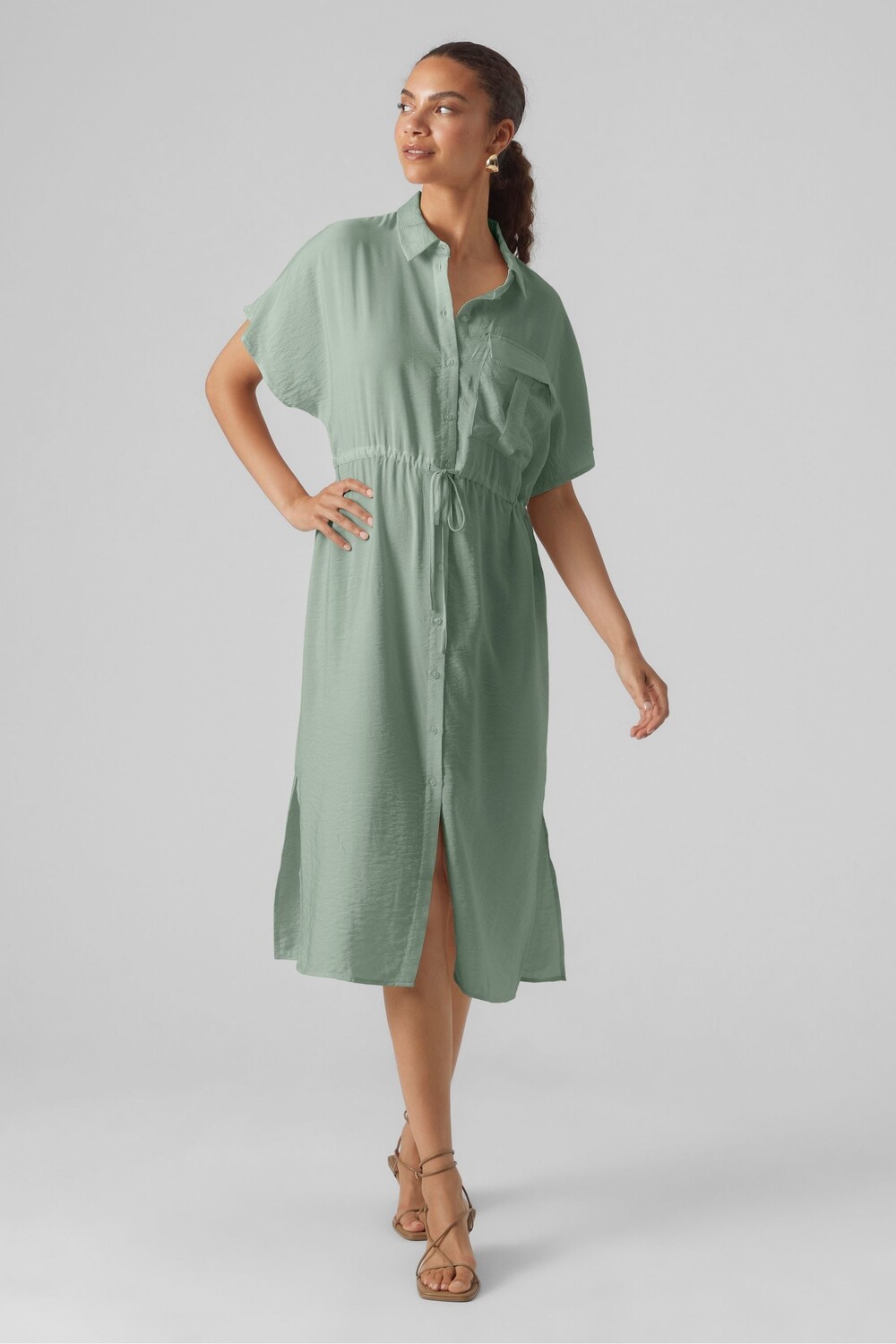 Платье-Рубашка миди в стиле милитари с карманами Vero Moda, зеленый
Платье-Рубашка миди в стиле милитари с карманами Vero Moda, зеленый