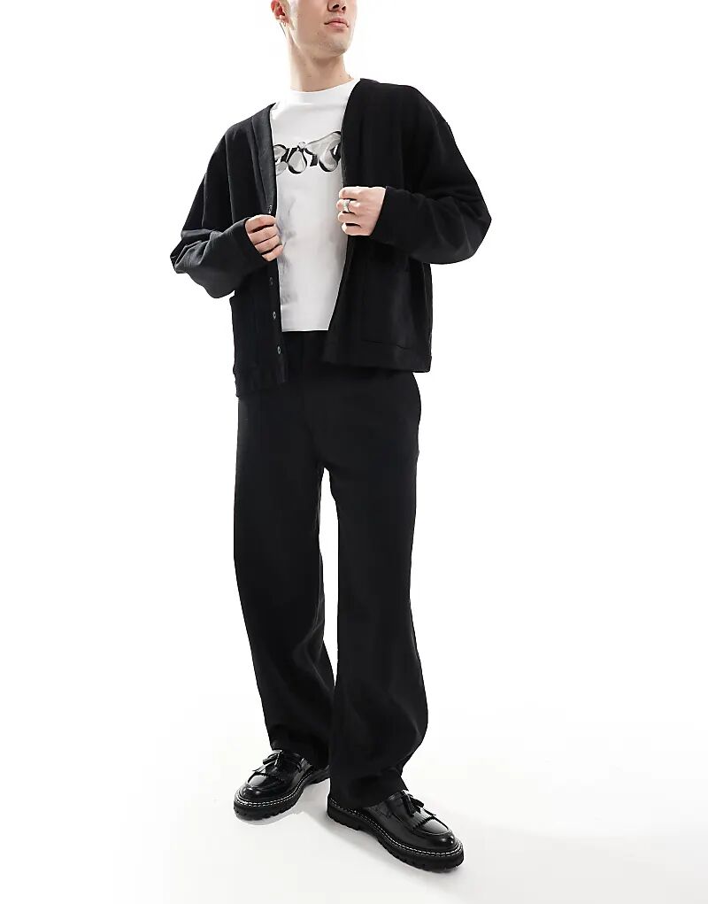 Фактурные плиссированные брюки черного цвета Pull&Bear
Фактурные плиссированные брюки черного цвета Pull&Bear