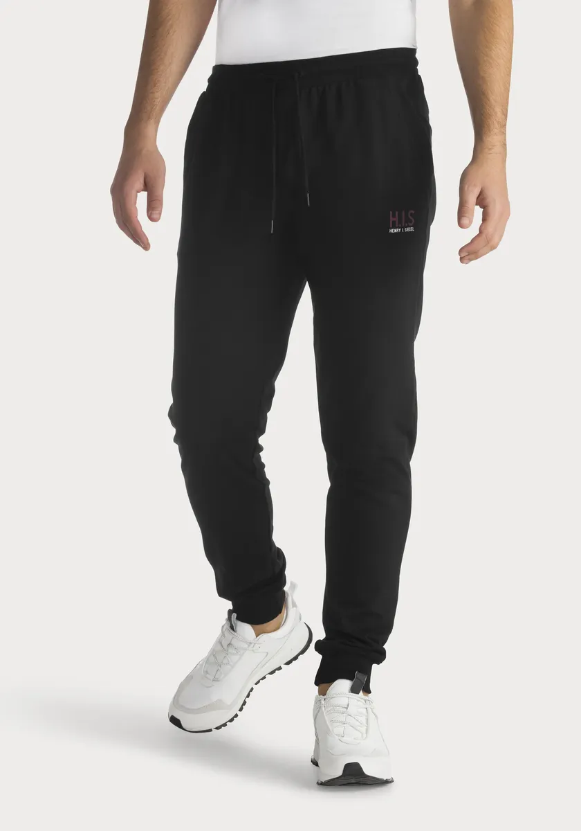 Спортивные брюки H.I.S с небольшим логотипом, черный
Спортивные брюки H.I.S с небольшим логотипом, черный