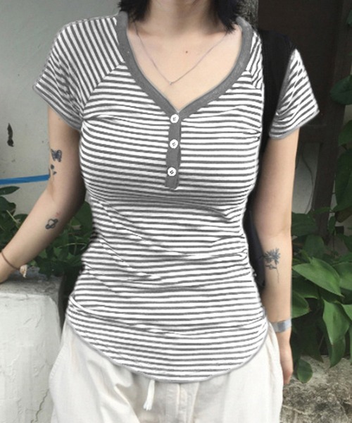 MEMECLE Футболка с V-образным вырезом, полосатая, короткий рукав, MEMCLE, светло-серый
MEMECLE Футболка с V-образным вырезом, полосатая, короткий рукав, MEMCLE, светло-серый