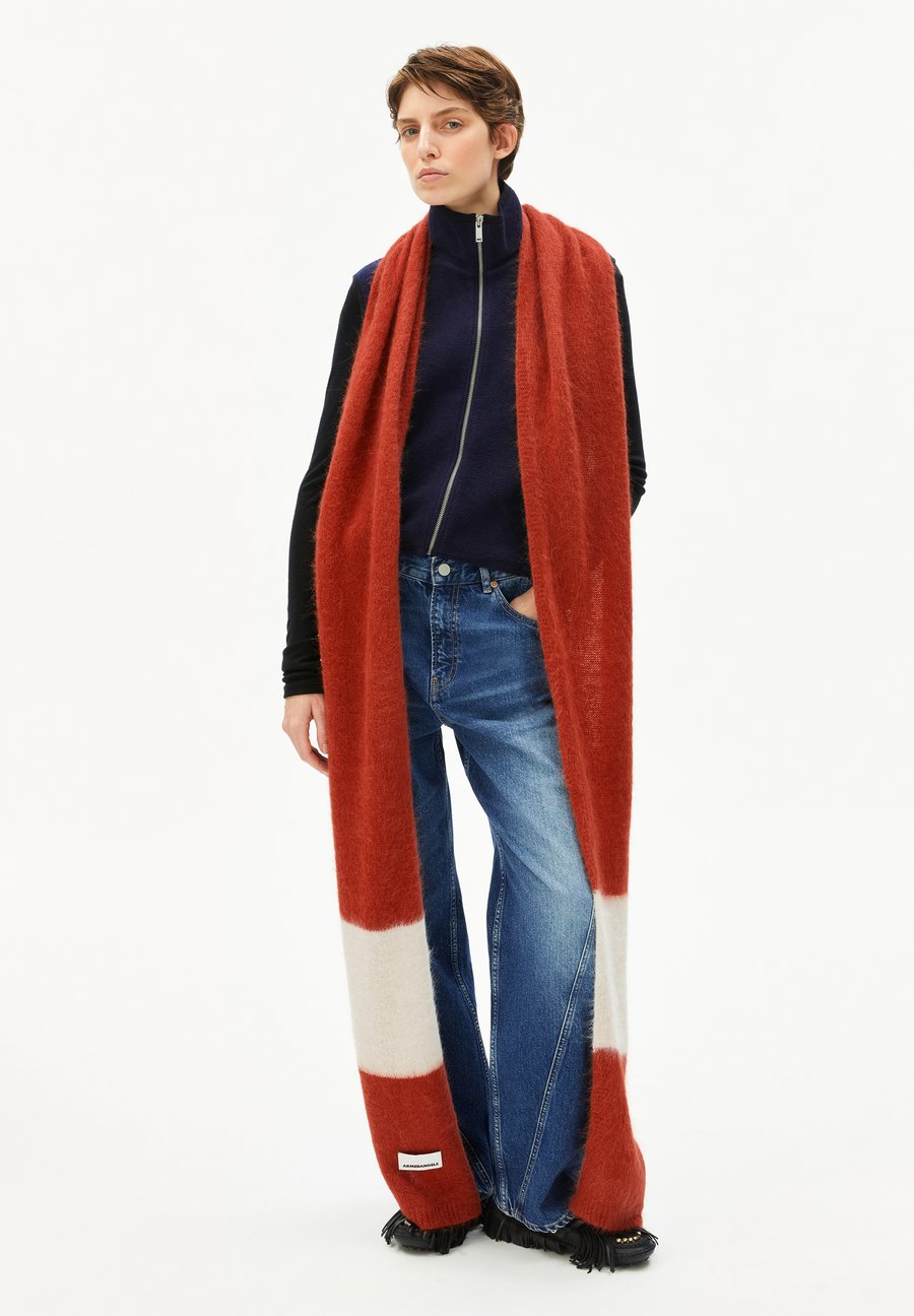 Шарф ARMEDANGELS SAABE STRIPED UN-WASTED, Emergency Red/Oatmilk/Red
Шарф ARMEDANGELS SAABE STRIPED UN-WASTED, Emergency Red/Oatmilk/Red