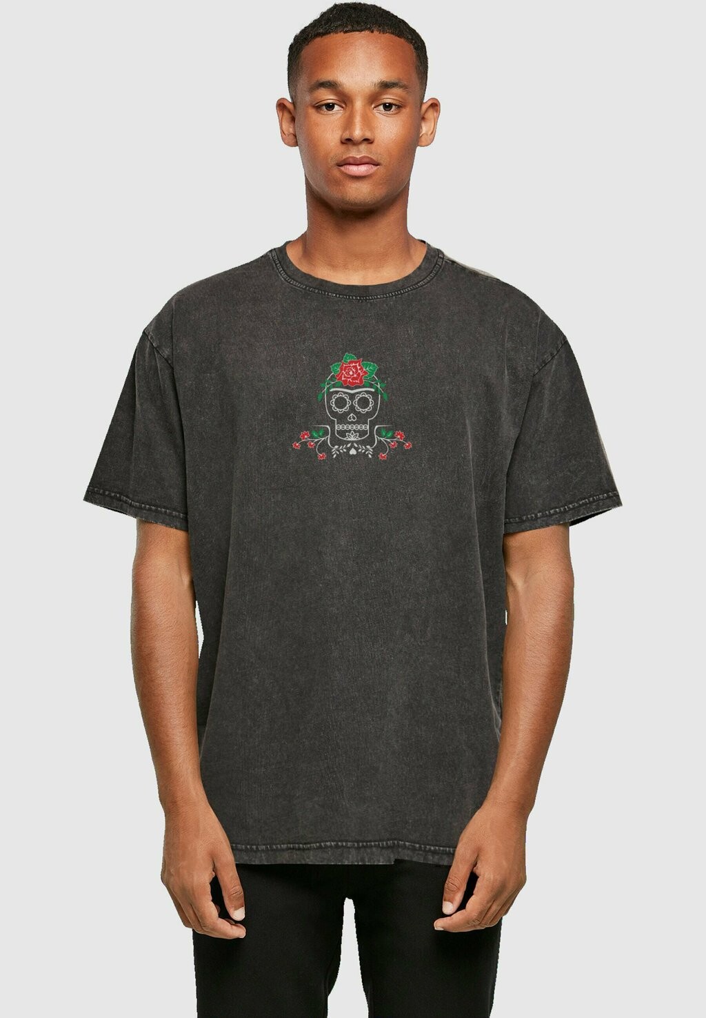 Футболка с принтом FRIDA KAHLO DEATH ACID WASHED HEAVY OVERSIZE TEE Merchcode, цвет black
Футболка с принтом FRIDA KAHLO DEATH ACID WASHED HEAVY OVERSIZE TEE Merchcode, цвет black