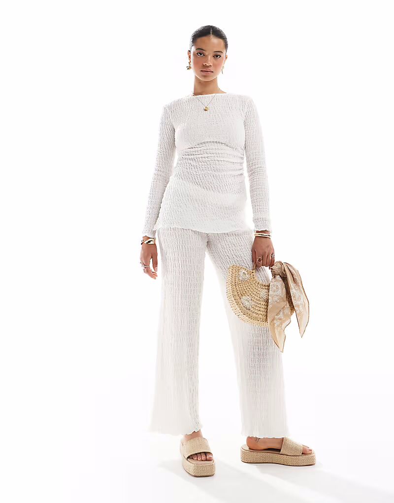 Широкие фактурные брюки Pull&Bear цвета экрю 
Широкие фактурные брюки Pull&Bear цвета экрю