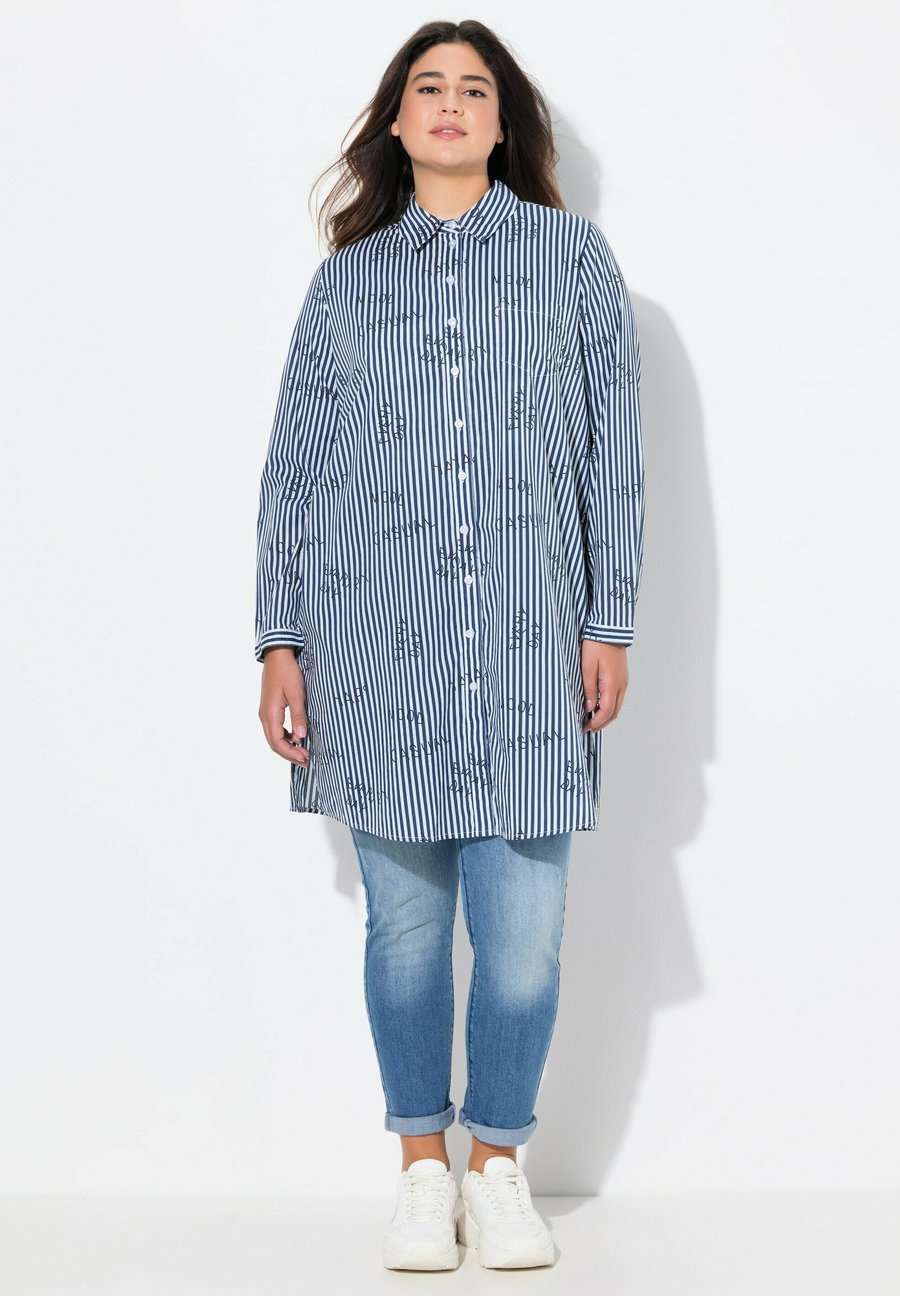 Платье Ulla Popken STRIPED LETTERED, Inky Blue/Dark Blue
Платье Ulla Popken STRIPED LETTERED, Inky Blue/Dark Blue