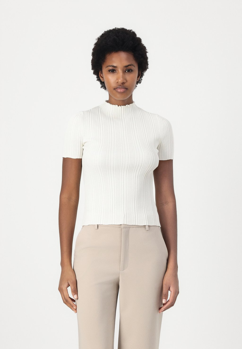 Базовая футболка SARPHAPILK HUGO, белый
Базовая футболка SARPHAPILK HUGO, белый