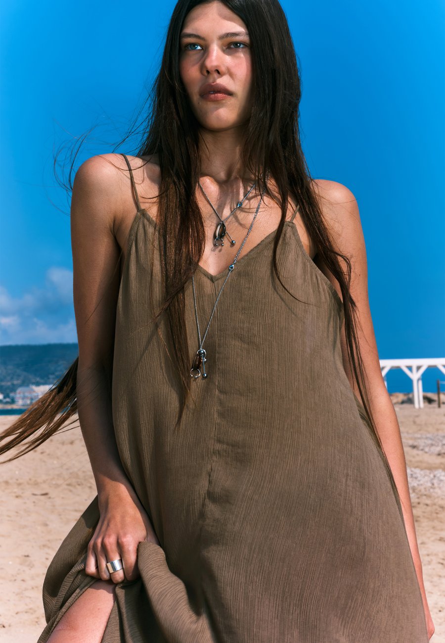 Платье Weekday FLOWY DRESS, Brown
Платье Weekday FLOWY DRESS, Brown