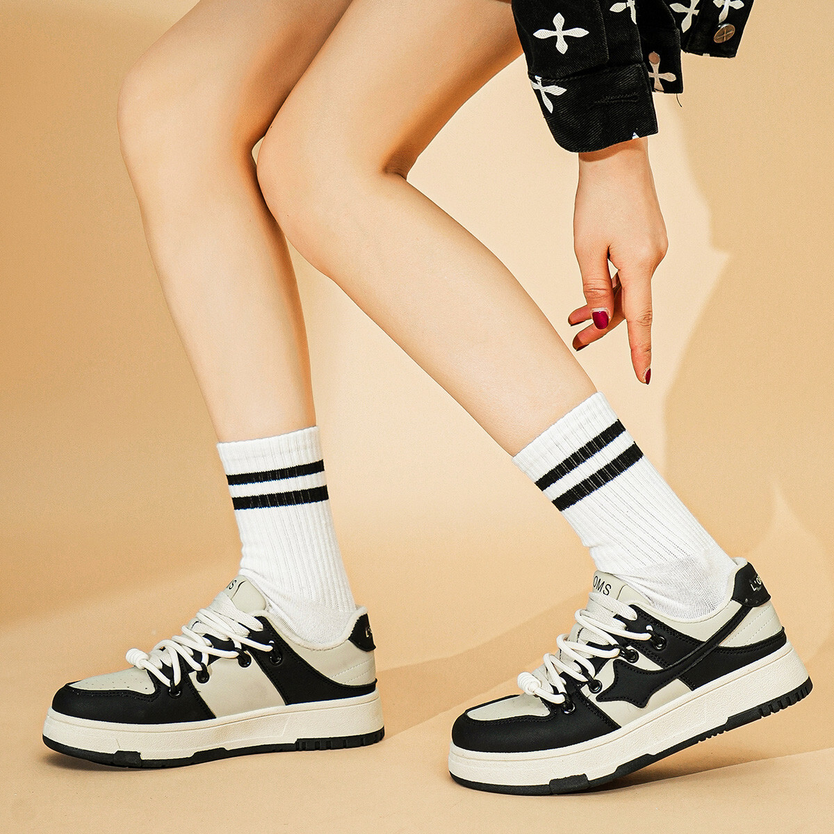 Кеды, скейтборд обувь женская низкая Oms, серый/красный
Кеды, скейтборд обувь женская низкая Oms, серый/красный