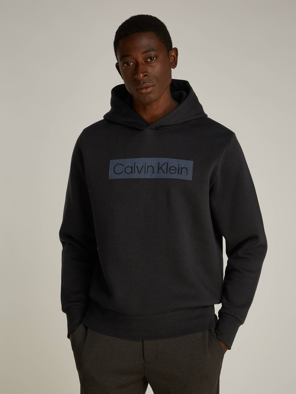 Толстовка Calvin Klein Regular Fit, черный 
Толстовка Calvin Klein Regular Fit, черный